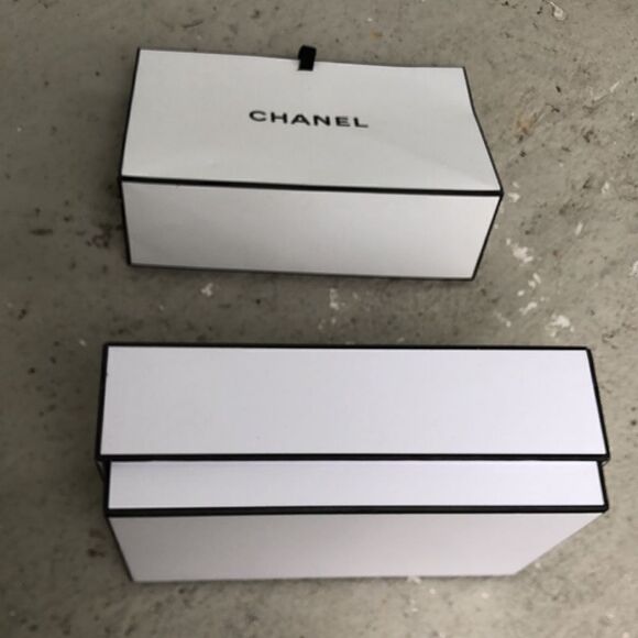 Chanel Gift Box & Bag - Picture 2 of 7